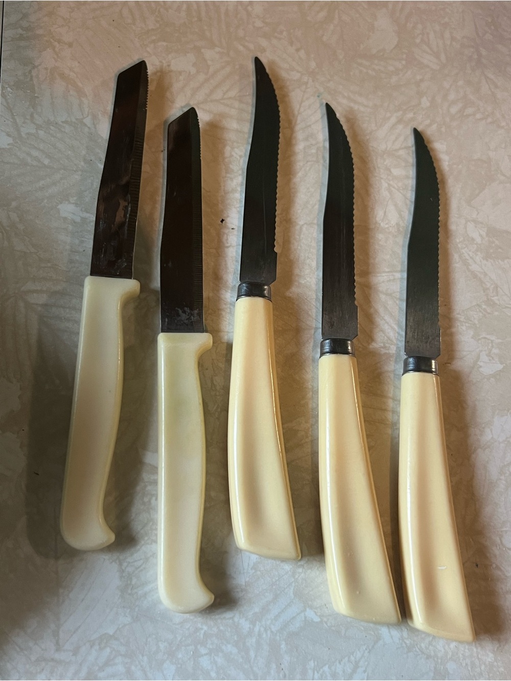 Miscellaneous set of 5 knives